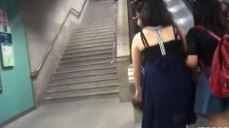 捷運偷拍新加坡大學生美女