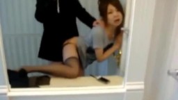 可愛的韓國女朋友在絲襪性交和暨面部